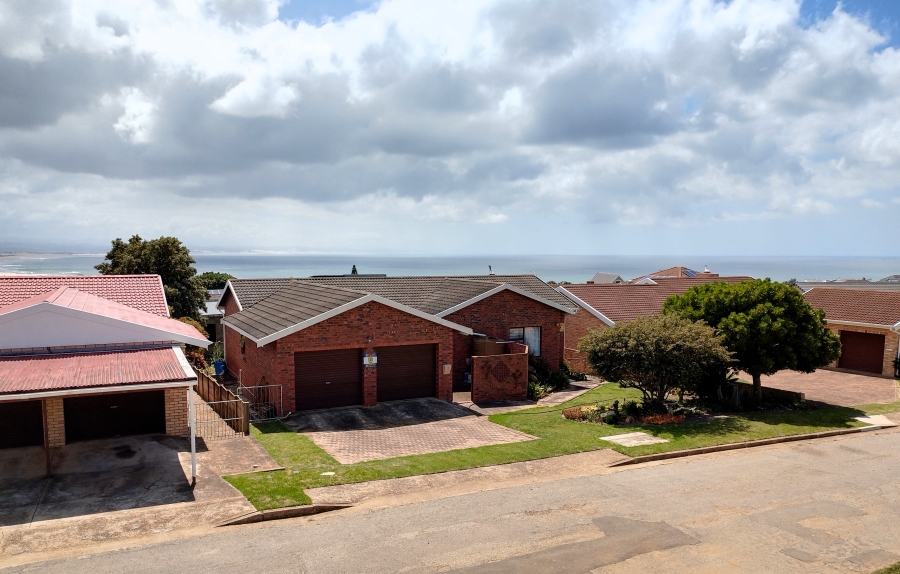 3 Bedroom Property for Sale in Wavecrest Eastern Cape